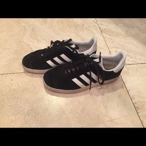 Black adidas gazelles